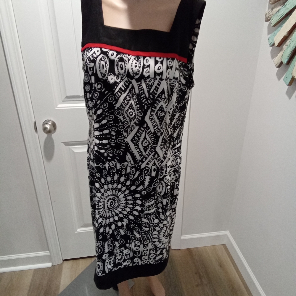 Dressbarn Plus Size 16. Black White Patterned Sleeveless Midi Dress